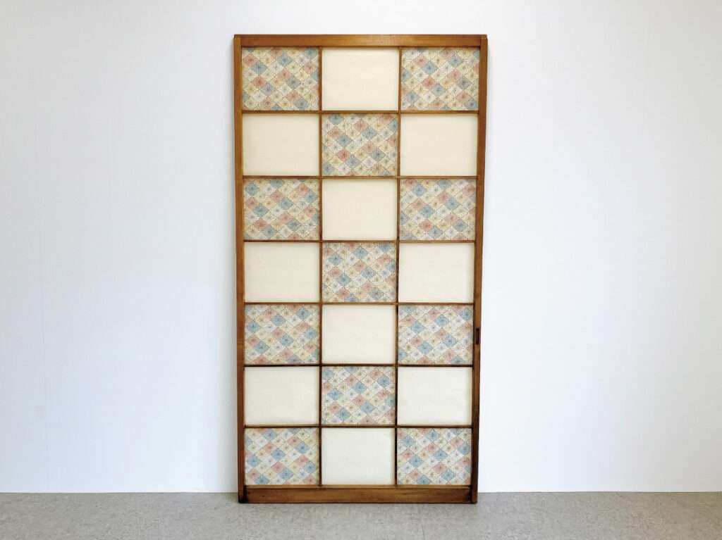 デザイン障子紙「色菊菱」とカラー障子紙「きなり」をコーディネートしたDIY例