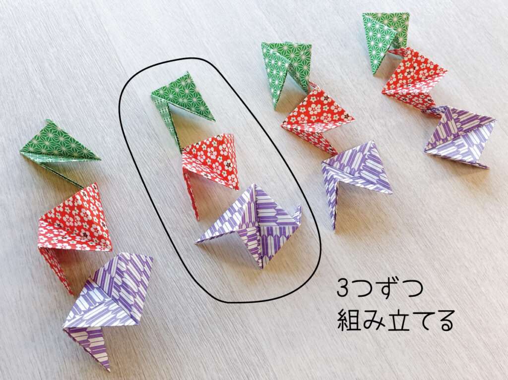 余った障子紙でクリスマスのオーナメント作り・くす玉のパーツ12個が完成