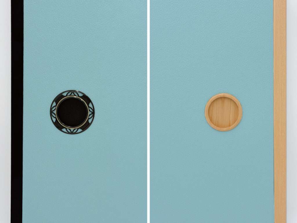 明るく爽やかな甕覗と黒建具・木目建具の組み合わせ