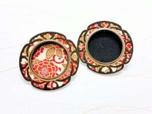 手染めの友禅和紙を使用した美しい引手・友都香（ゆとか）の紅