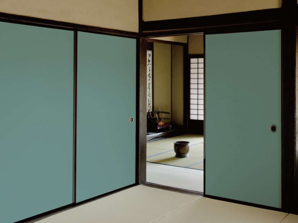 自分でできる襖（ふすま）リメイク！水浅葱の襖紙でモダンな和室に