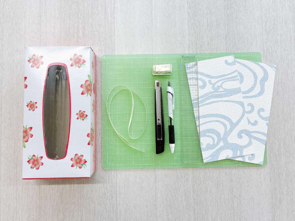 余ったふすま用リメイクシールで作る、かんたんしおり作り。用意する道具と材料。