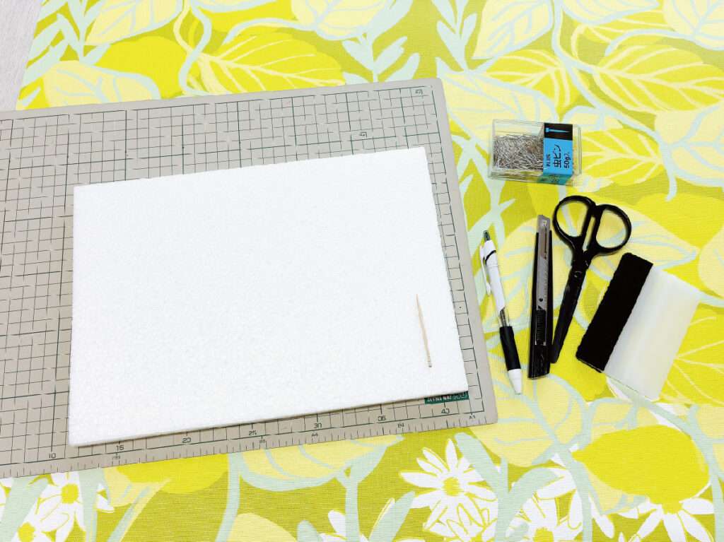 発泡スチロールと壁紙で作るアートパネルの材料