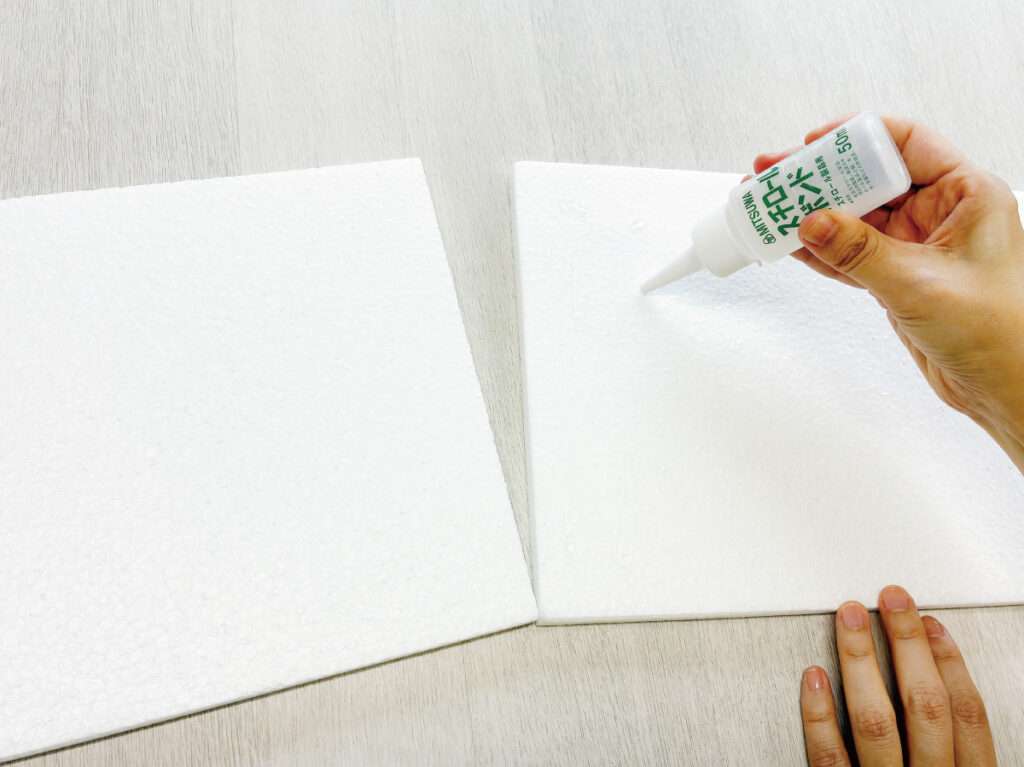 発泡スチロールと壁紙で作るアートパネル・厚みがない場合は発泡スチロールを貼り合わせて厚みを出す